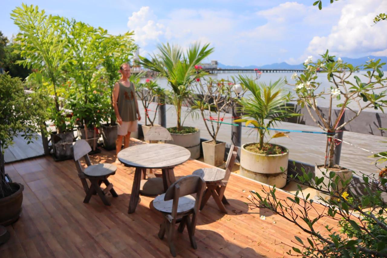 Ban Sulada Guest House Laem Ngop Exterior photo