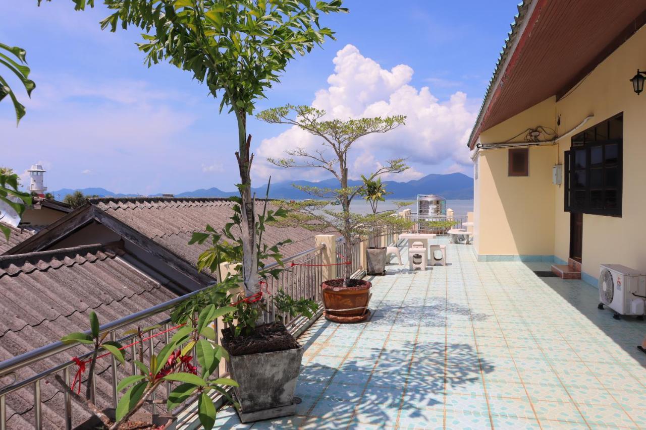 Ban Sulada Guest House Laem Ngop Exterior photo