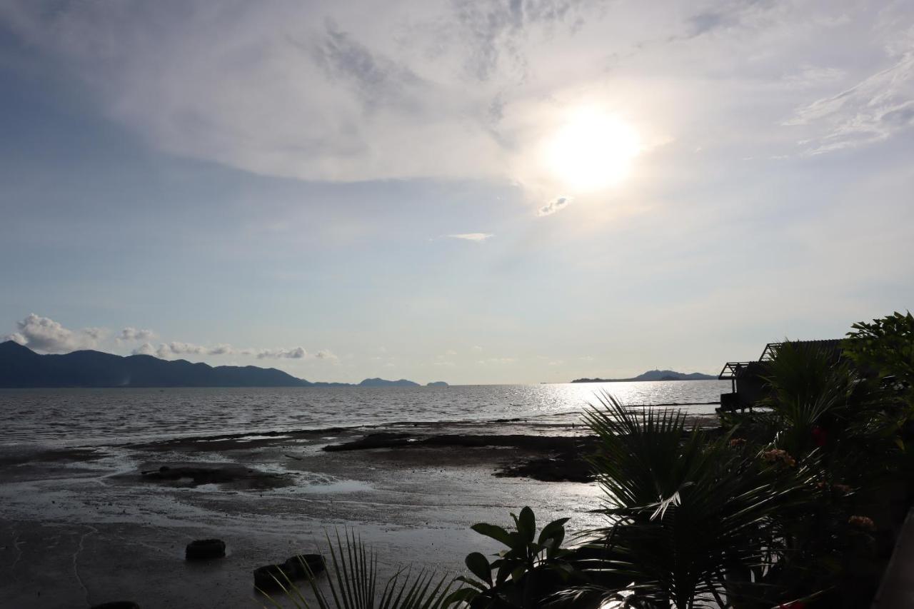 Ban Sulada Guest House Laem Ngop Exterior photo