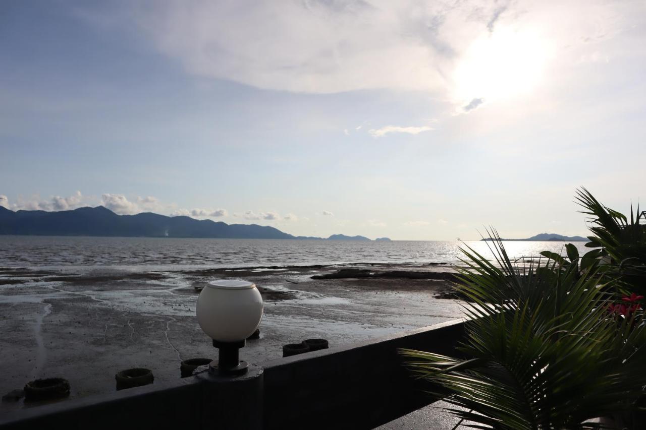 Ban Sulada Guest House Laem Ngop Exterior photo