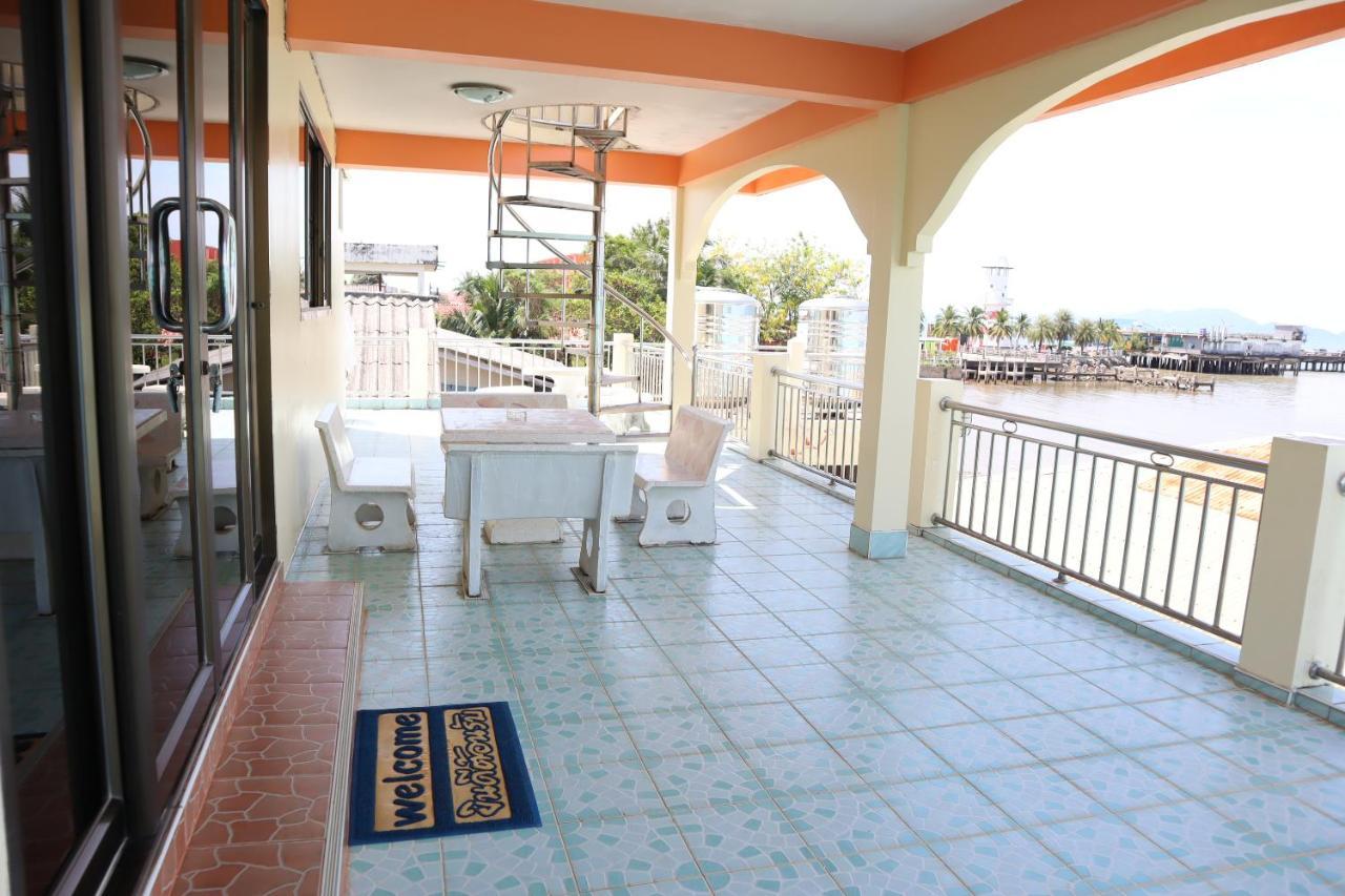 Ban Sulada Guest House Laem Ngop Exterior photo
