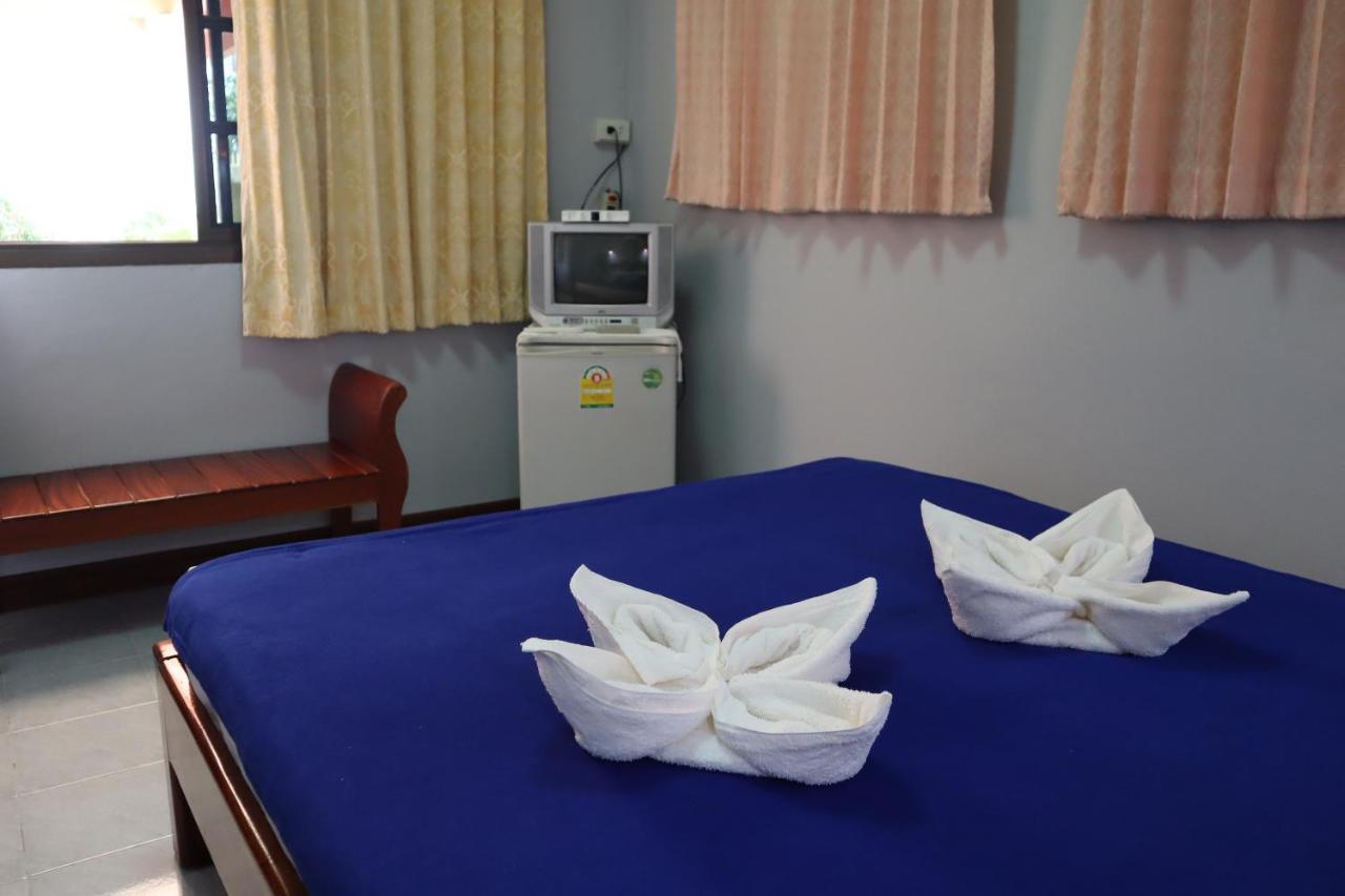 Ban Sulada Guest House Laem Ngop Exterior photo