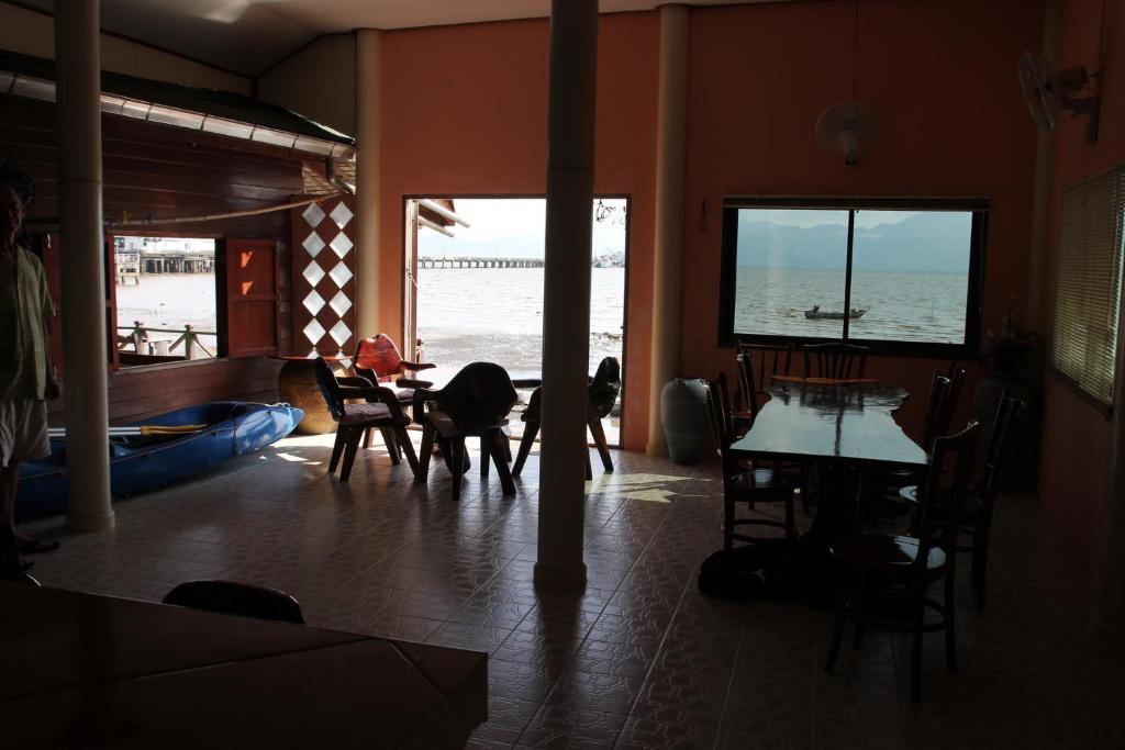 Ban Sulada Guest House Laem Ngop Exterior photo